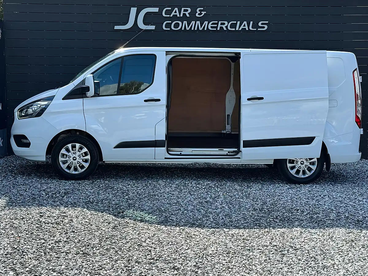 Used 2018 Ford Transit Custom Trend White - Interior and Exterior details 7