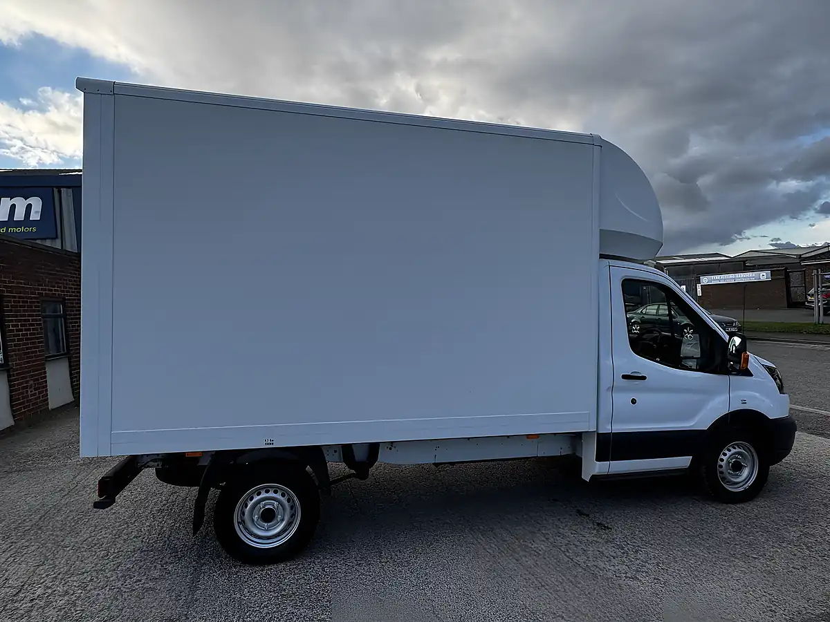 Used 2018 Ford Transit Leader 350 Frozen White - Interior and Exterior details 4