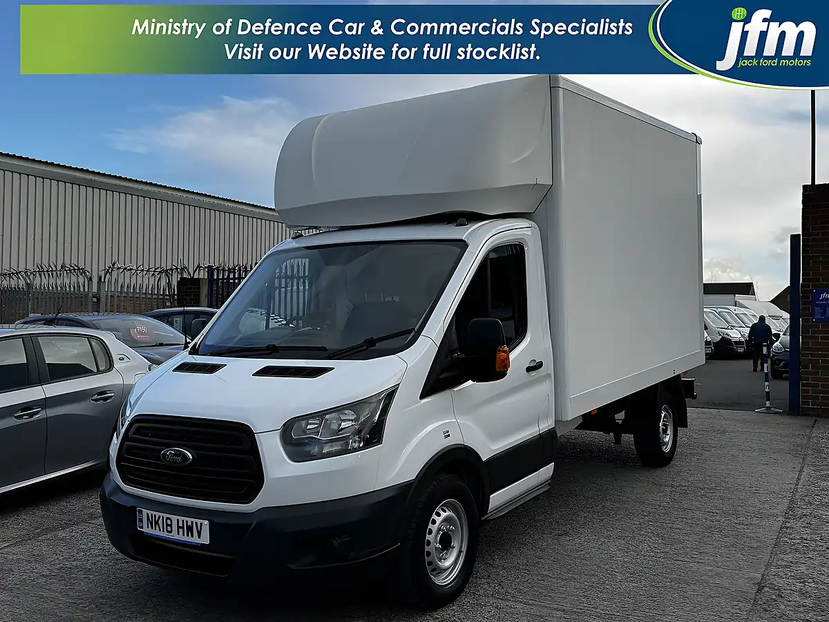 Used 2018 Ford Transit Leader 350 Frozen White - Interior and Exterior details 9