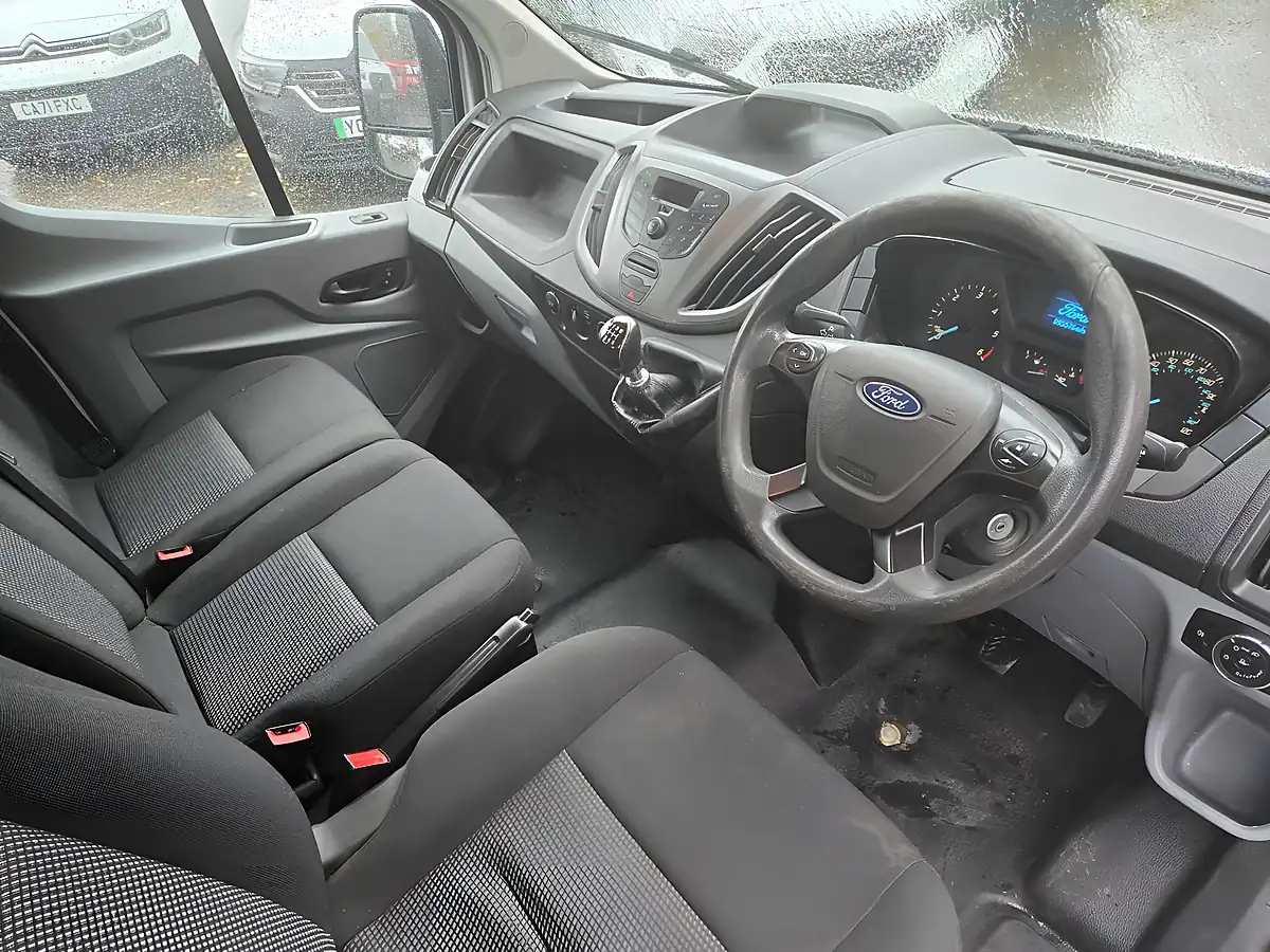 Used 2018 Ford Transit Tipper Crew Van White - Interior and Exterior details 13