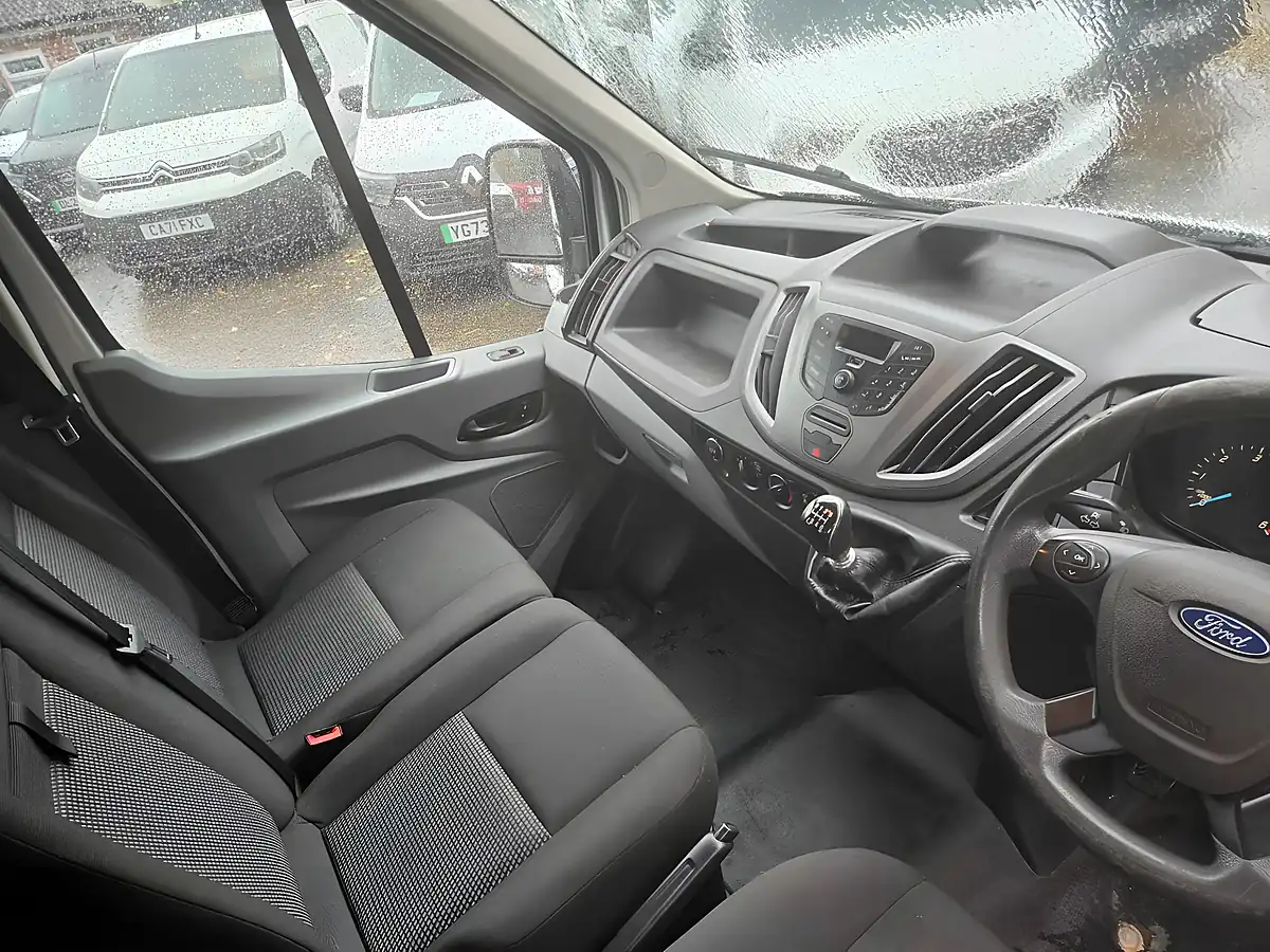 Used 2018 Ford Transit Tipper Crew Van White - Interior and Exterior details 15