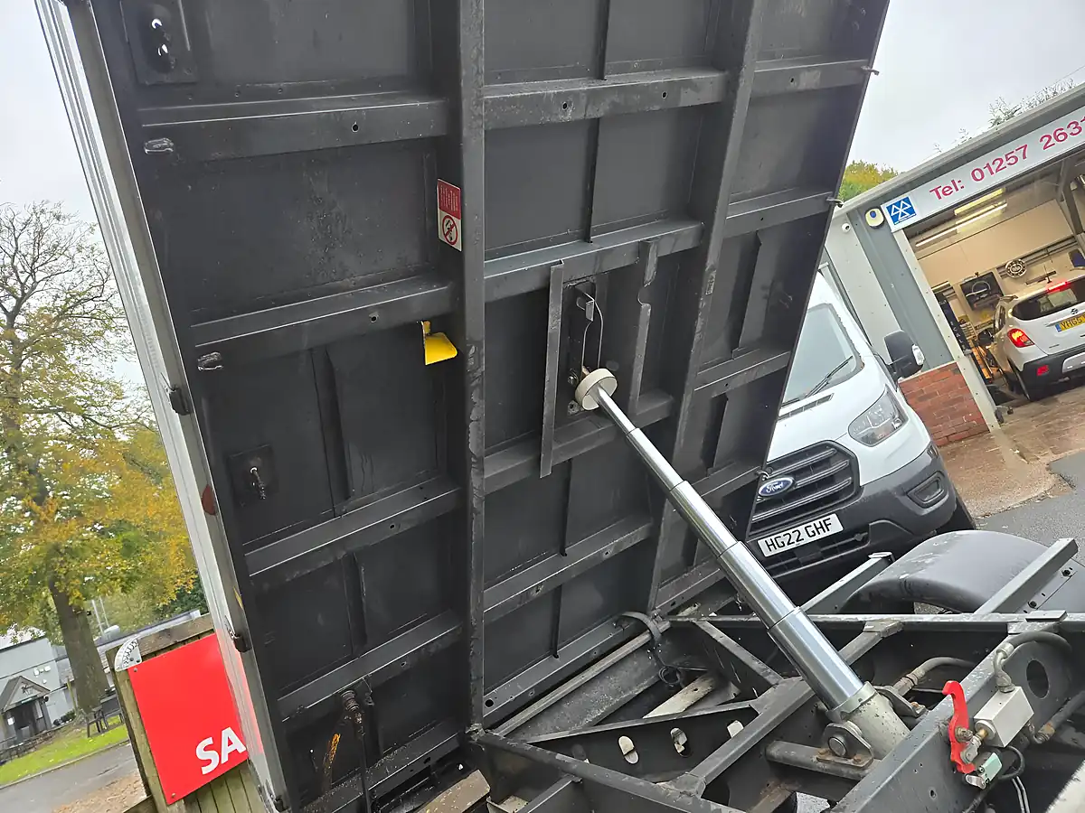 Used 2018 Ford Transit Tipper Crew Van White - Interior and Exterior details 18