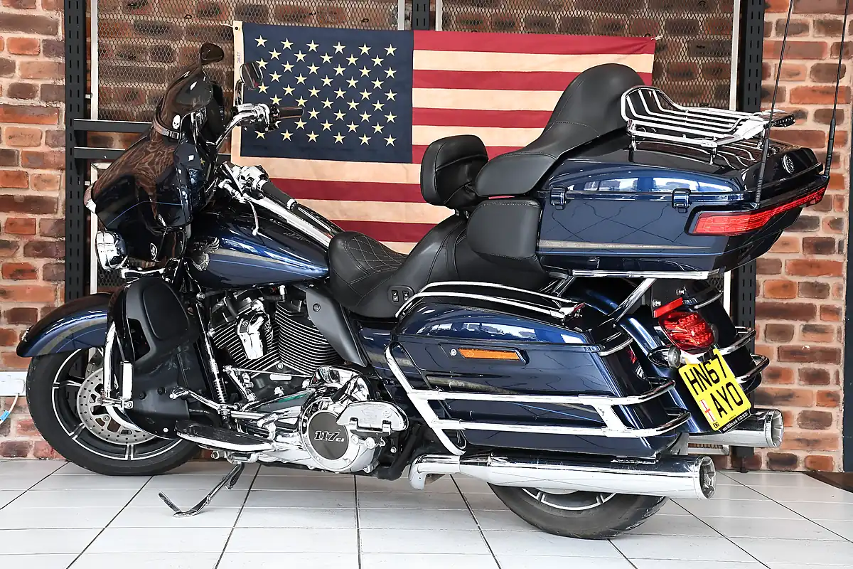 Used 2018 Harley-Davidson Cvo Flhtkse Electra Glide Ultra Limited Blue - Interior and Exterior details 12