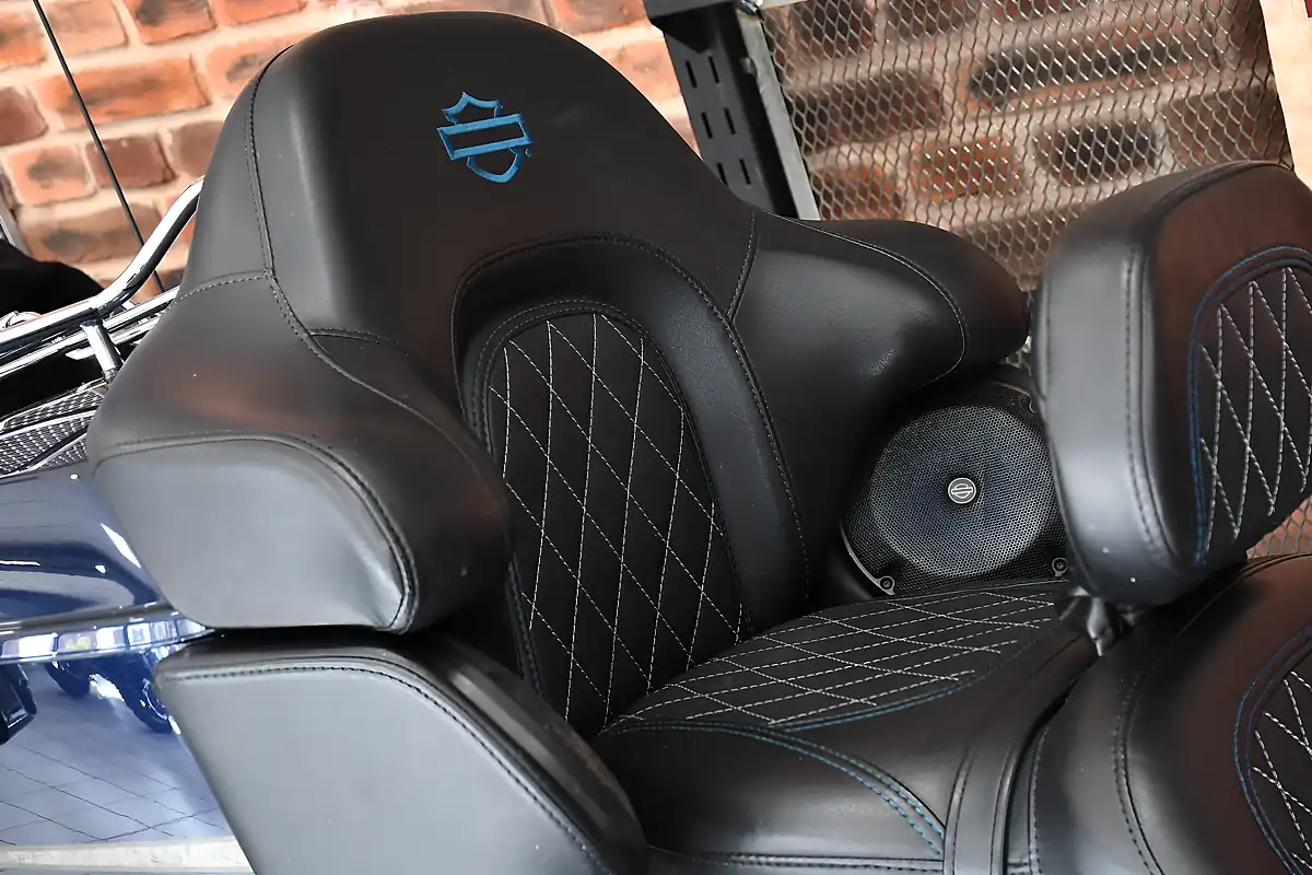 Used 2018 Harley-Davidson Cvo Flhtkse Electra Glide Ultra Limited Blue - Interior and Exterior details 14
