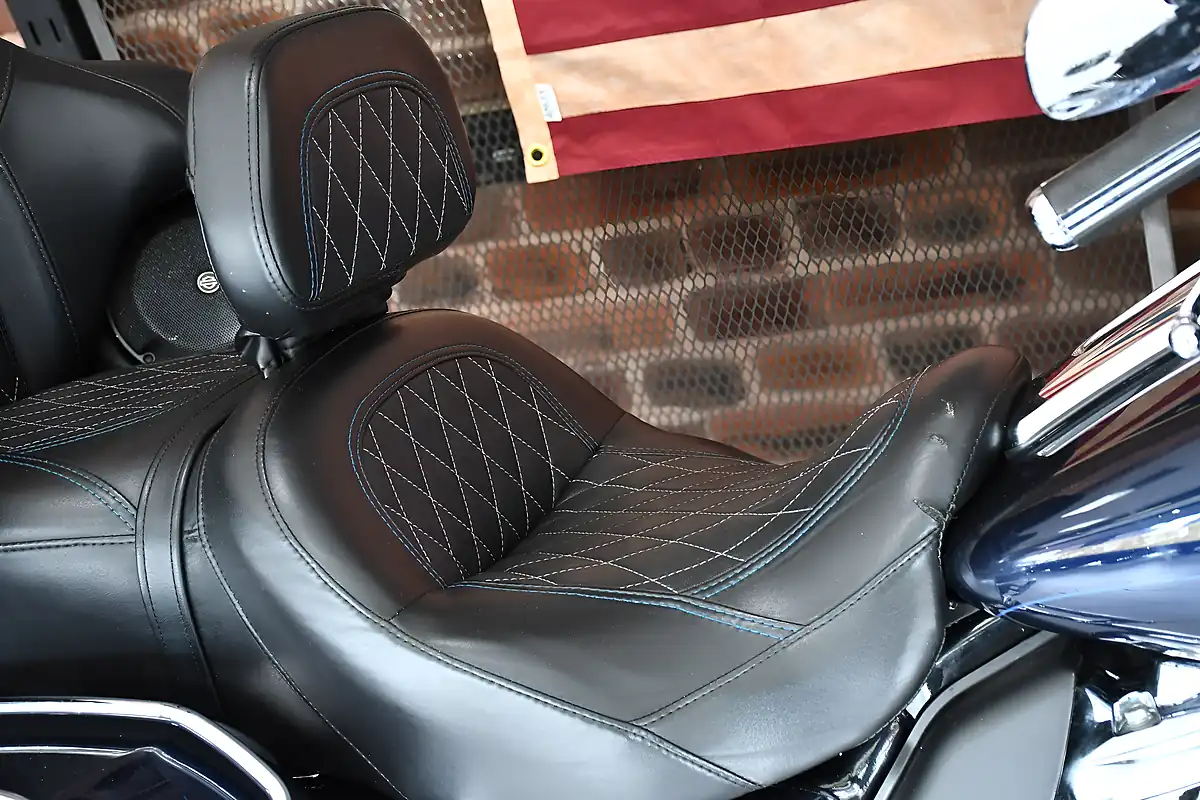 Used 2018 Harley-Davidson Cvo Flhtkse Electra Glide Ultra Limited Blue - Interior and Exterior details 15