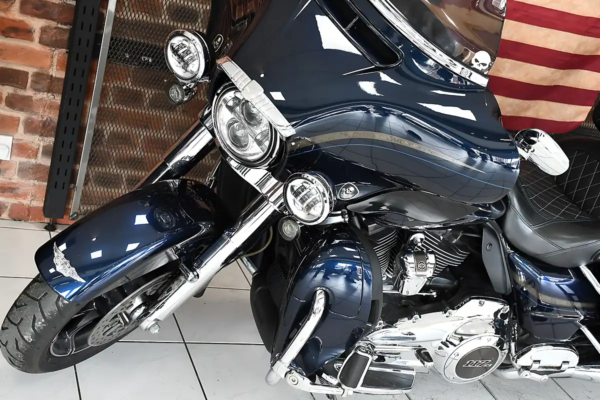 Used 2018 Harley-Davidson Cvo Flhtkse Electra Glide Ultra Limited Blue - Interior and Exterior details 17