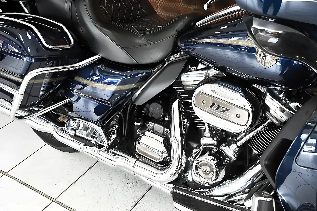 Used 2018 Harley-Davidson Cvo Flhtkse Electra Glide Ultra Limited Blue - Interior and Exterior details 3