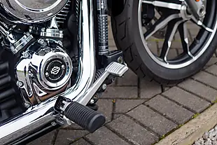 Used 2018 Harley-Davidson Low Rider Vivid Black - Interior and Exterior details 12