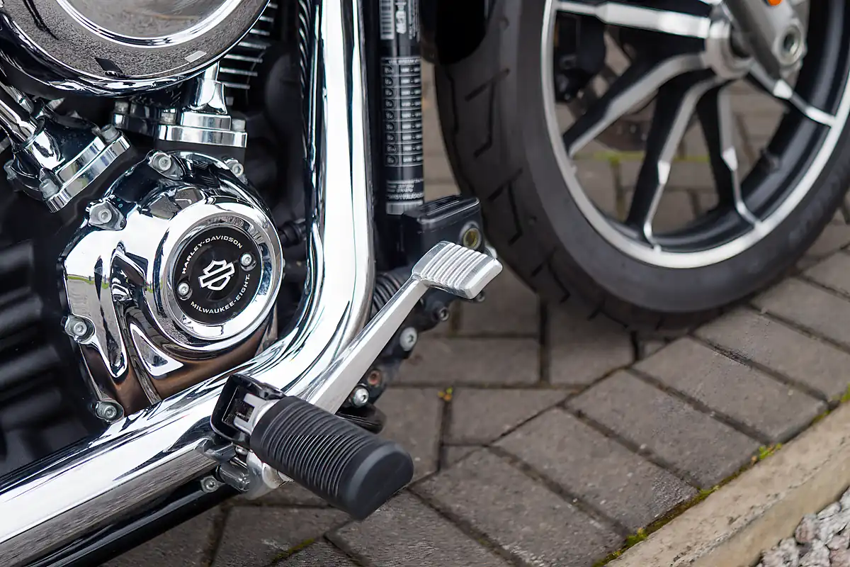 Used 2018 Harley-Davidson Low Rider Vivid Black - Interior and Exterior details 12