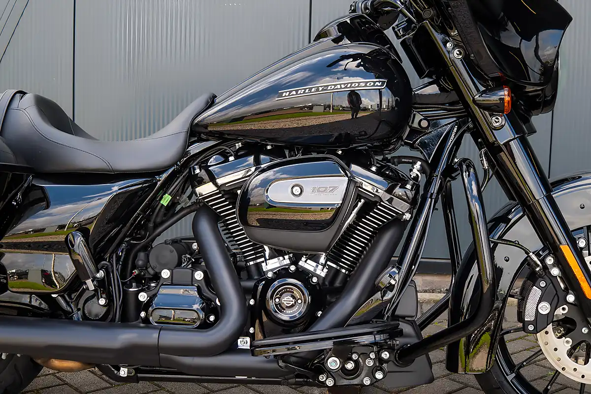 Used 2018 Harley-Davidson Street Glide Special Vivid Black - Interior and Exterior details 10
