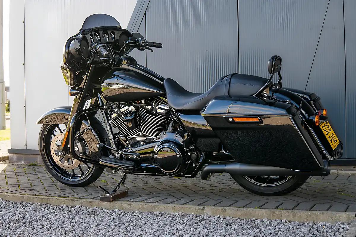 Used 2018 Harley-Davidson Street Glide Special Vivid Black - Interior and Exterior details 15
