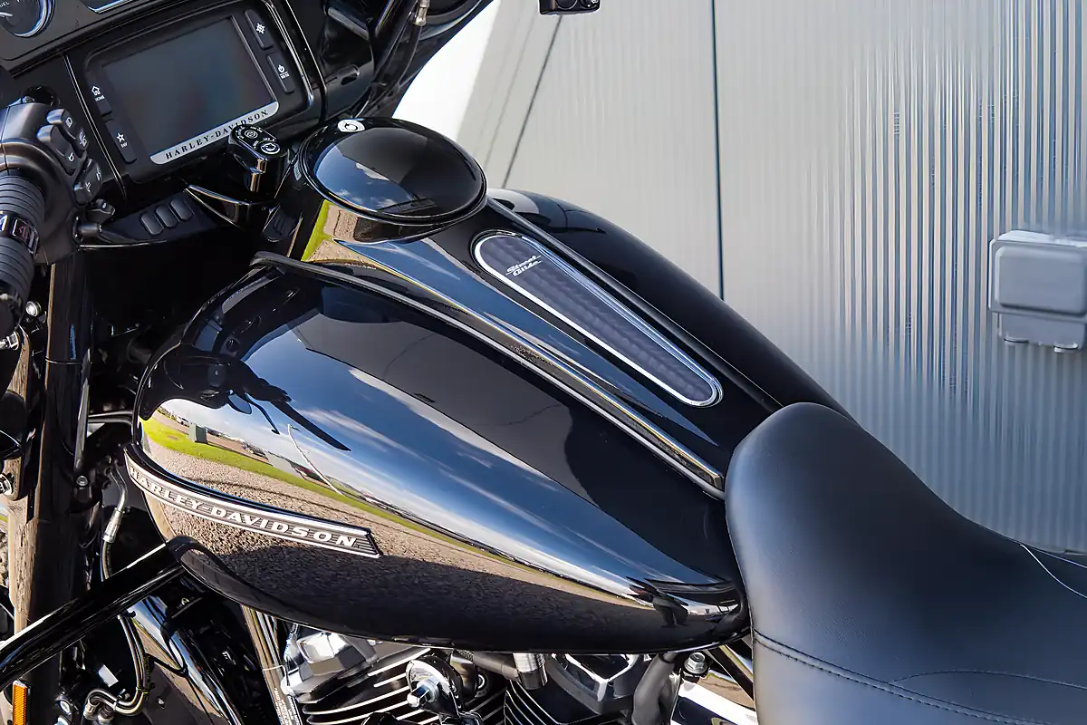 Used 2018 Harley-Davidson Street Glide Special Vivid Black - Interior and Exterior details 18