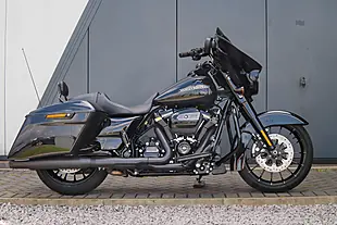 Used 2018 Harley-Davidson Street Glide Special Vivid Black - Interior and Exterior details 4