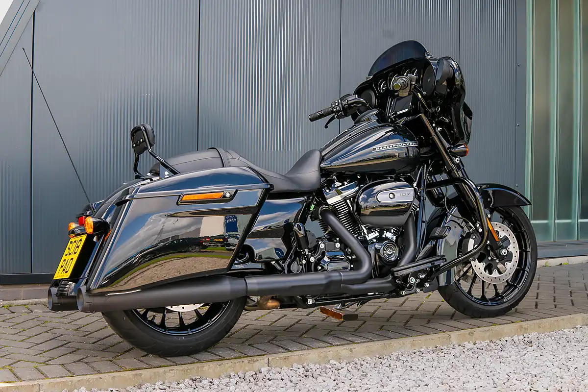 Used 2018 Harley-Davidson Street Glide Special Vivid Black - Interior and Exterior details 6