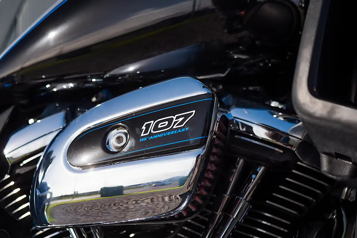 Used 2018 Harley-Davidson Ultra Limited 115th Anniversary Legend Blue/Vivid Black - Interior and Exterior details 11