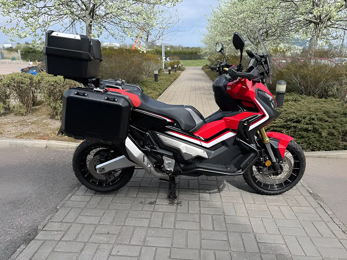 Used 2018 Honda Adv 750 J Red - Front View