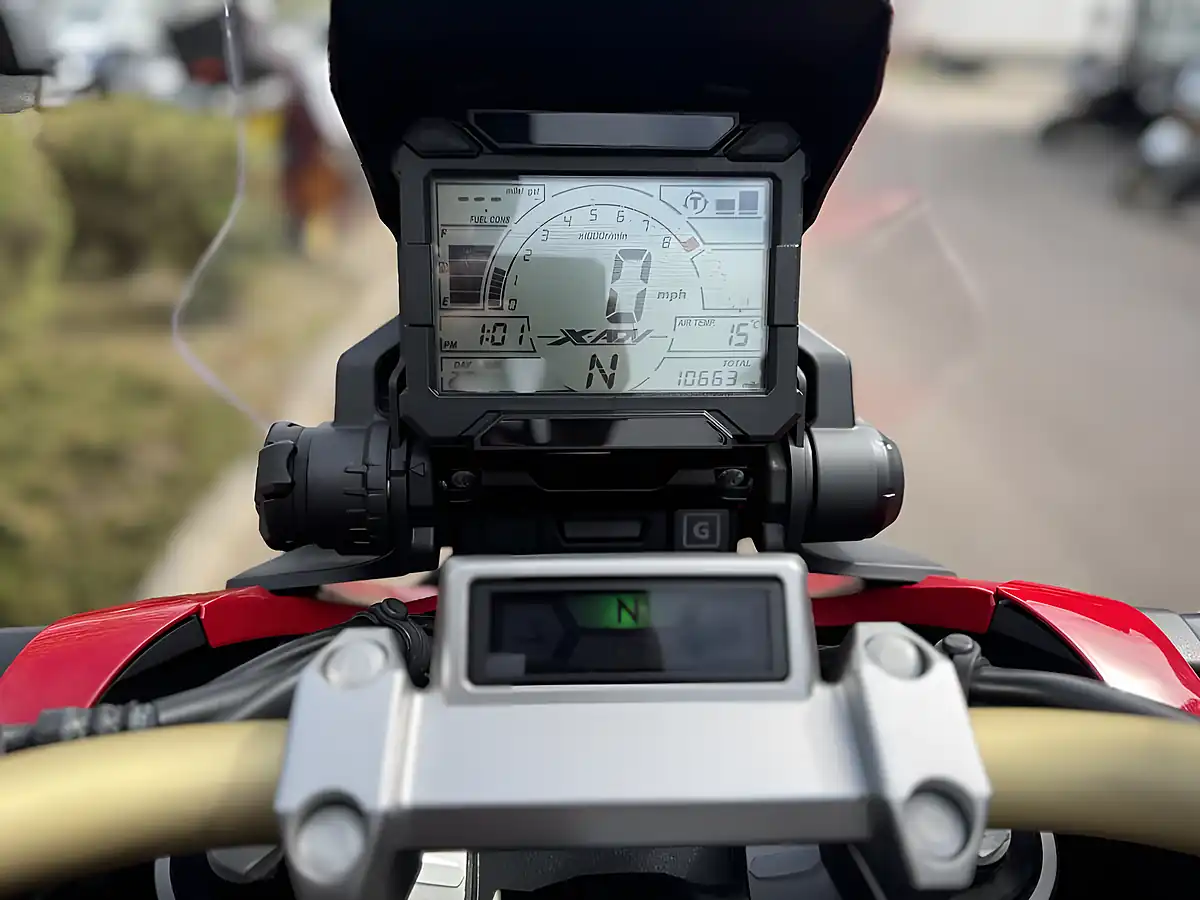 Used 2018 Honda Adv 750 J Red - Interior and Exterior details 10