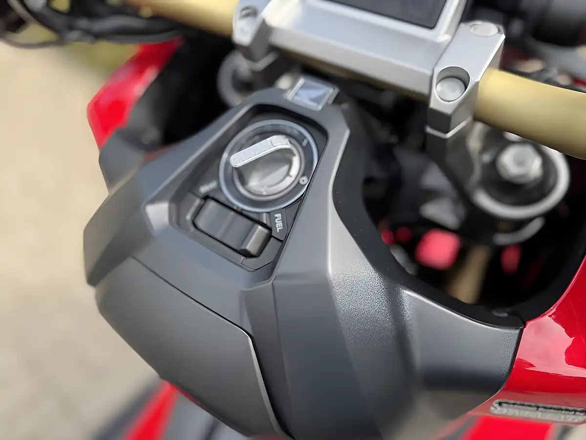 Used 2018 Honda Adv 750 J Red - Interior and Exterior details 12