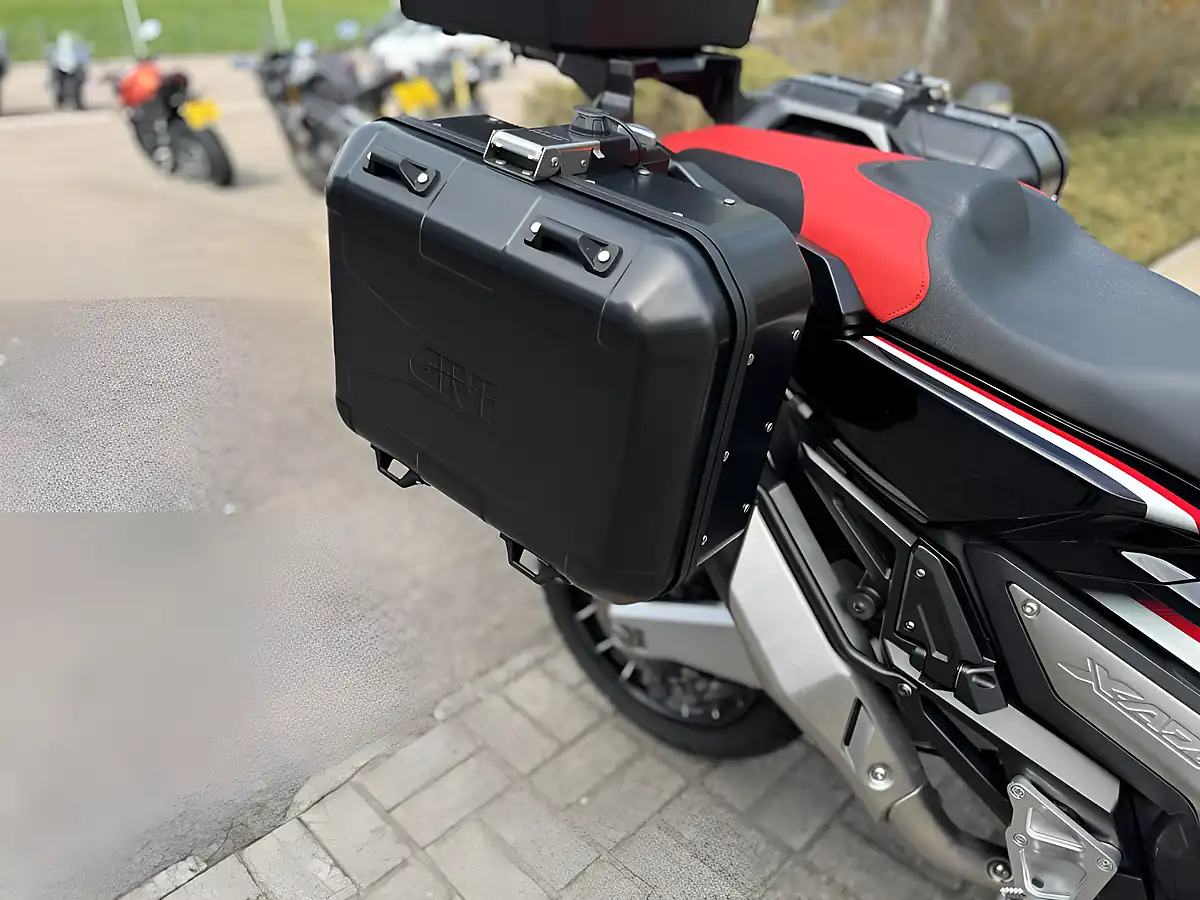 Used 2018 Honda Adv 750 J Red - Interior and Exterior details 13