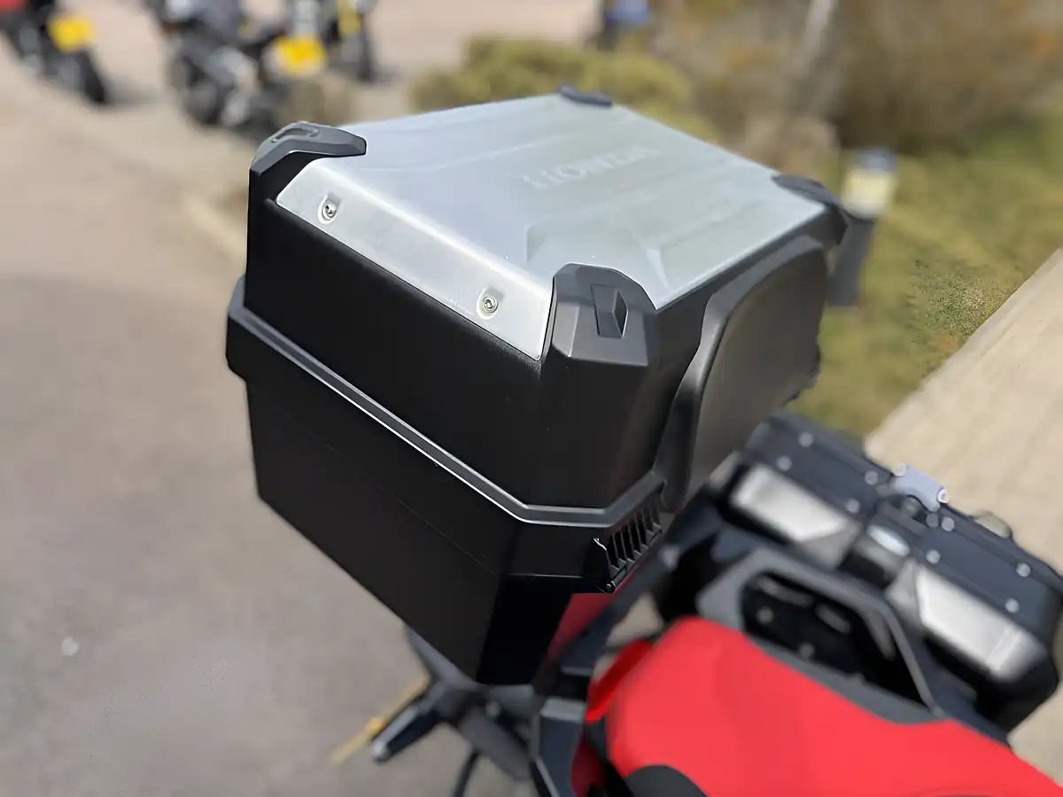 Used 2018 Honda Adv 750 J Red - Interior and Exterior details 14