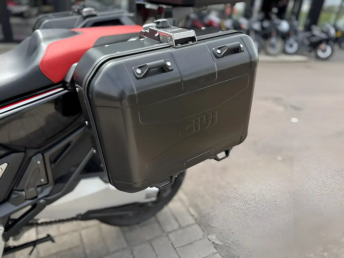 Used 2018 Honda Adv 750 J Red - Interior and Exterior details 17