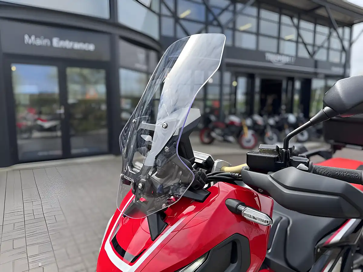 Used 2018 Honda Adv 750 J Red - Interior and Exterior details 18