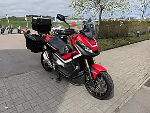Used 2018 Honda Adv 750 J Red - Interior and Exterior details 3
