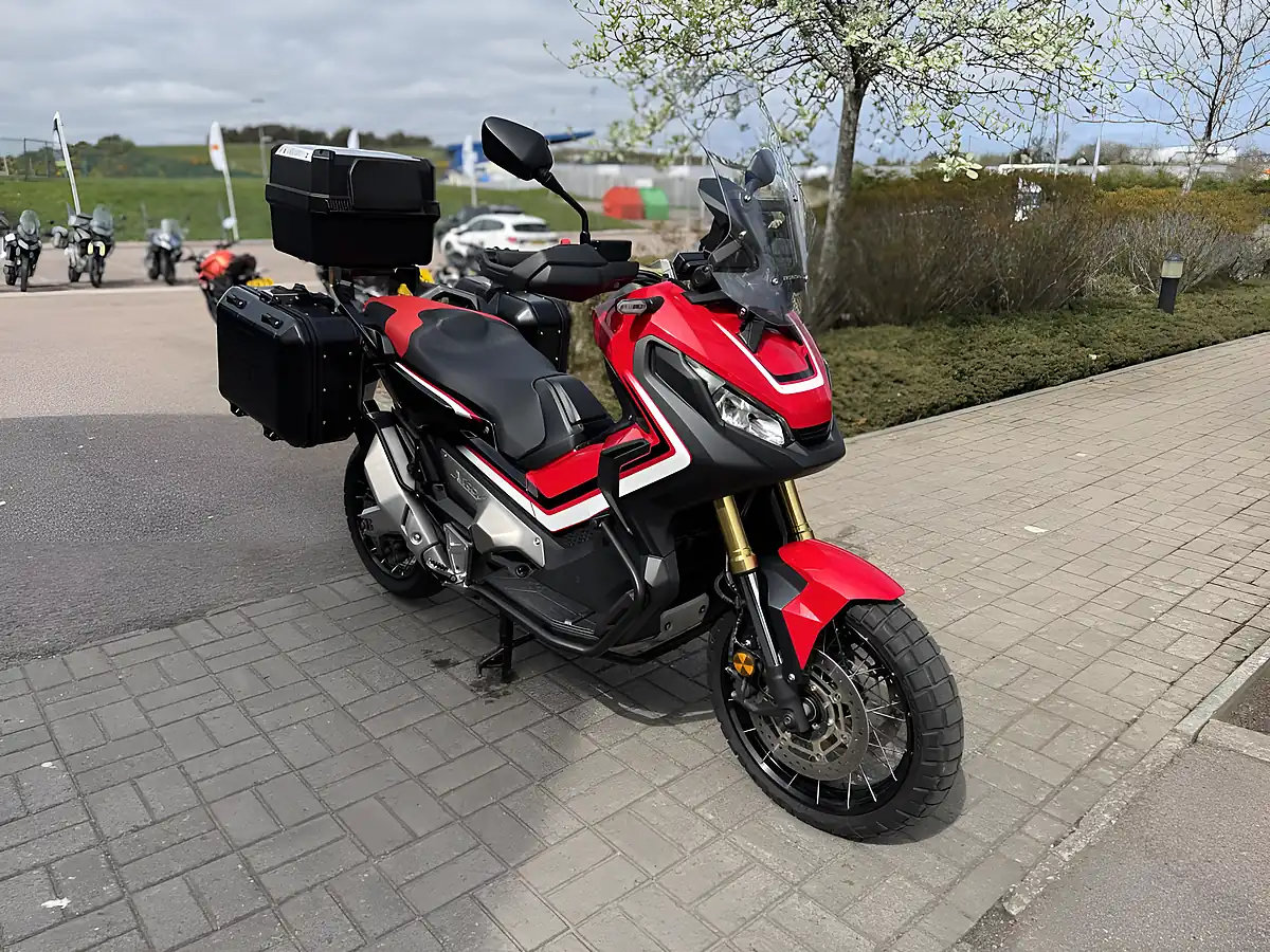 Used 2018 Honda Adv 750 J Red - Interior and Exterior details 3