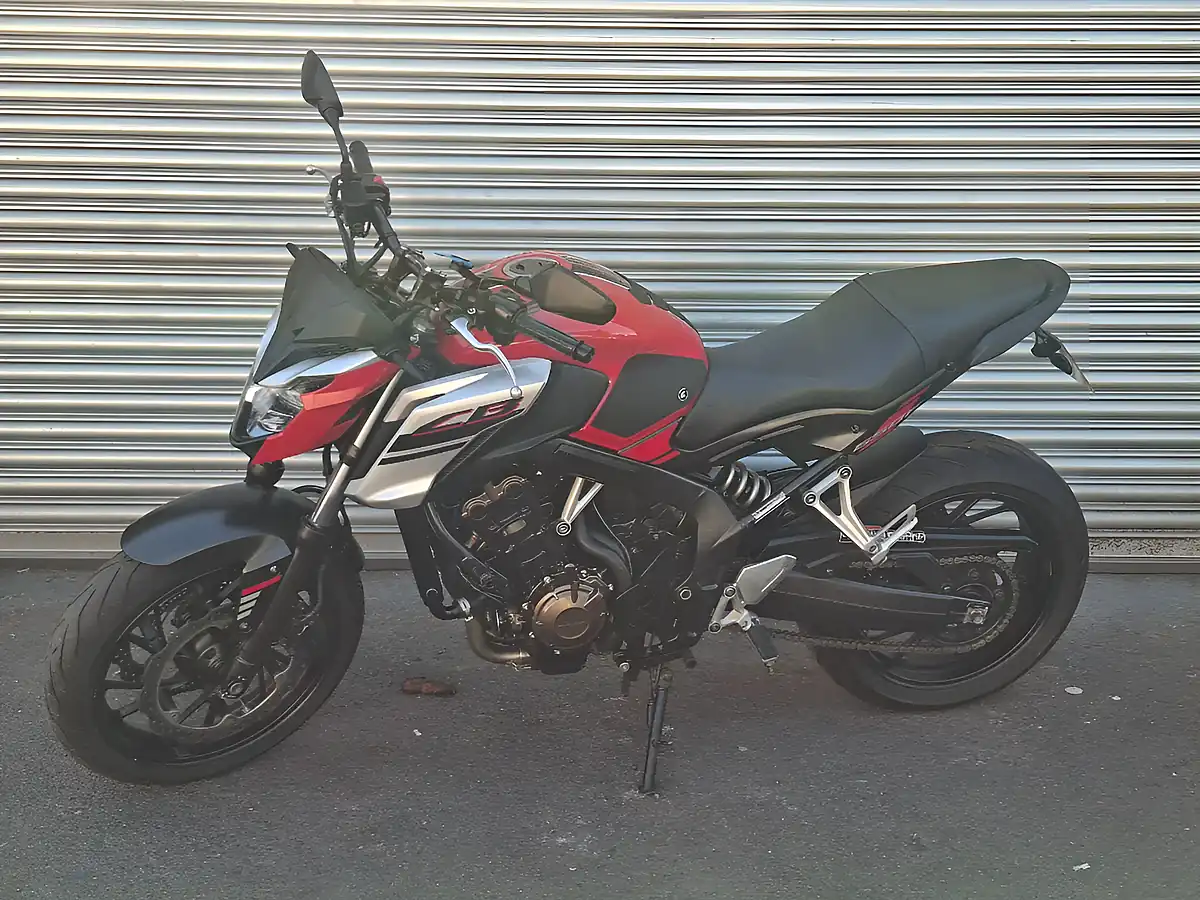 Used 2018 Honda Cb F Red - Interior and Exterior details 5