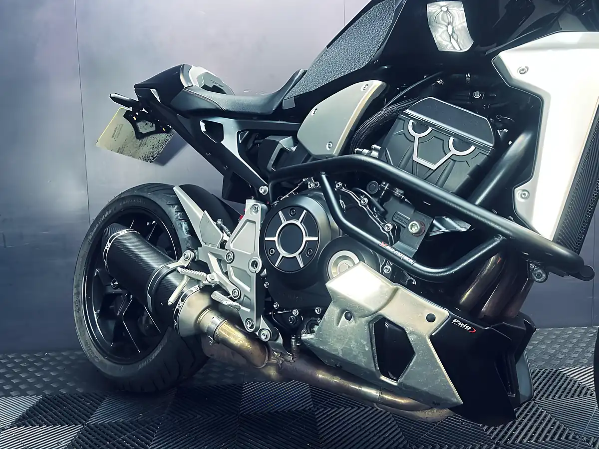 Used 2018 Honda CB1000R Plus Black - Interior and Exterior details 10