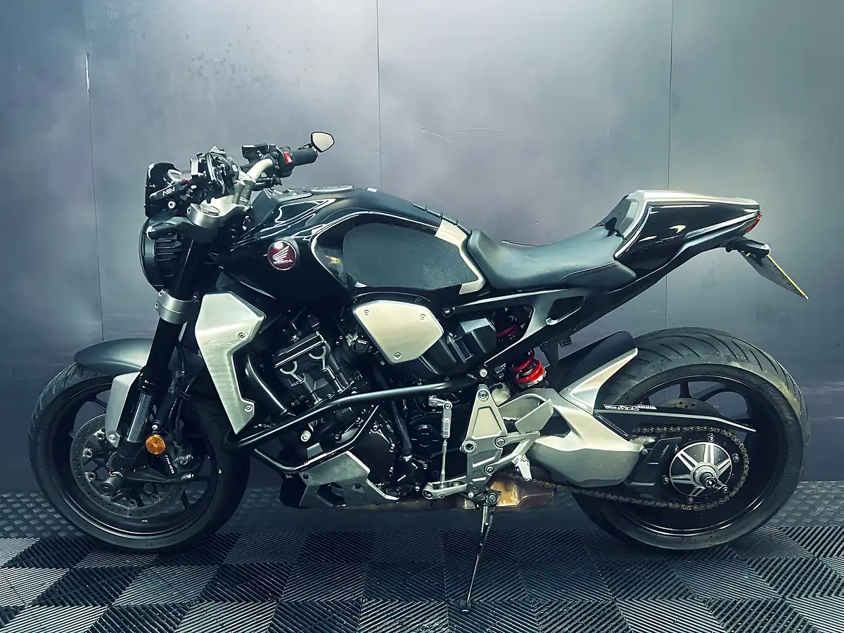 Used 2018 Honda CB1000R Plus Black - Interior and Exterior details 3