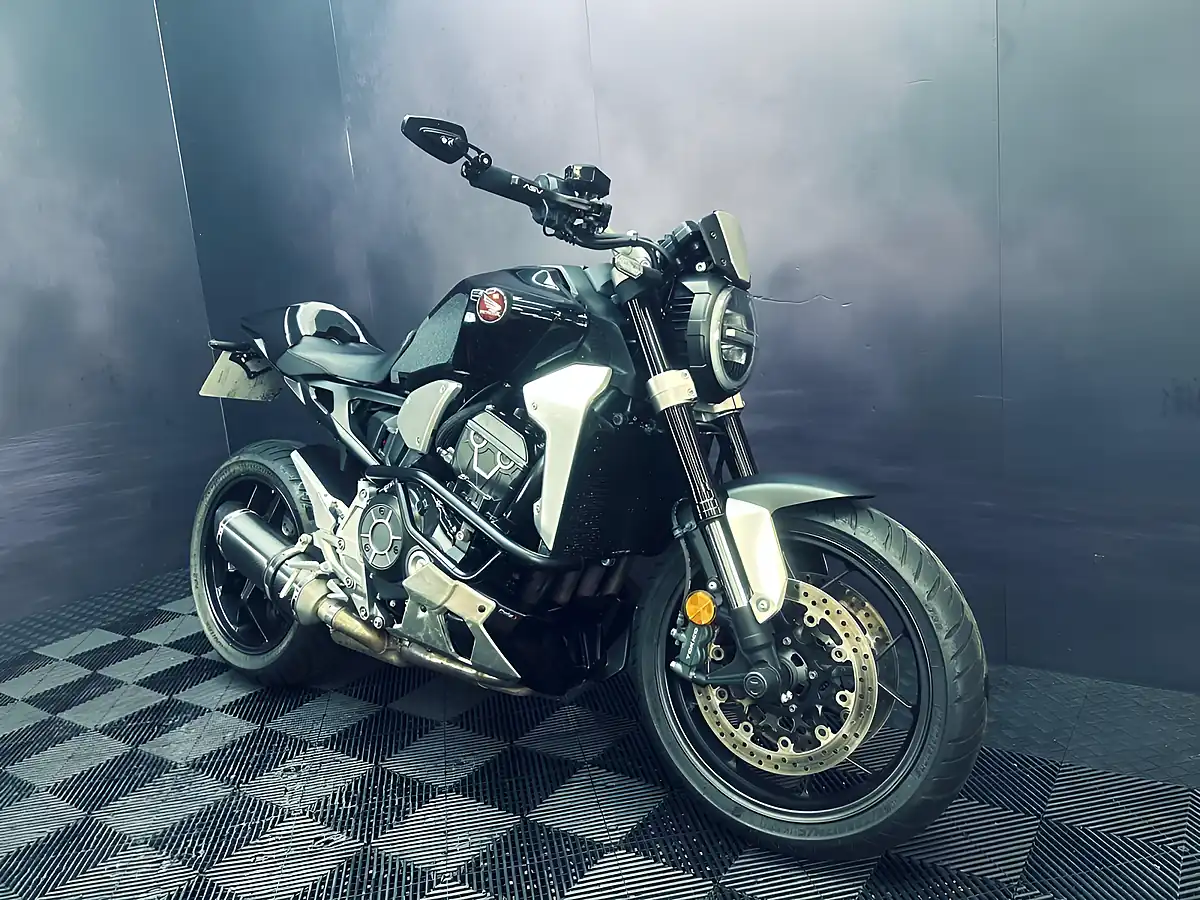 Used 2018 Honda CB1000R Plus Black - Interior and Exterior details 4