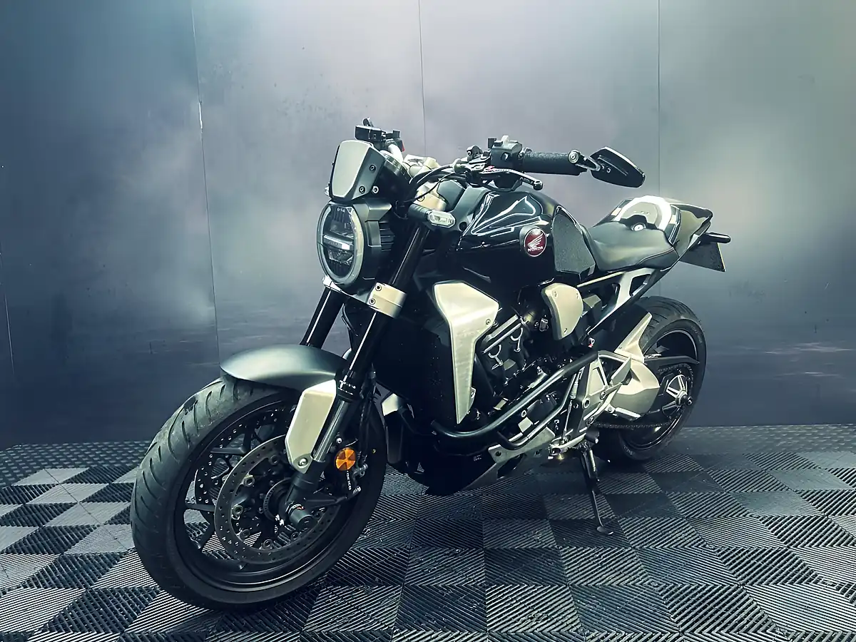 Used 2018 Honda CB1000R Plus Black - Interior and Exterior details 5