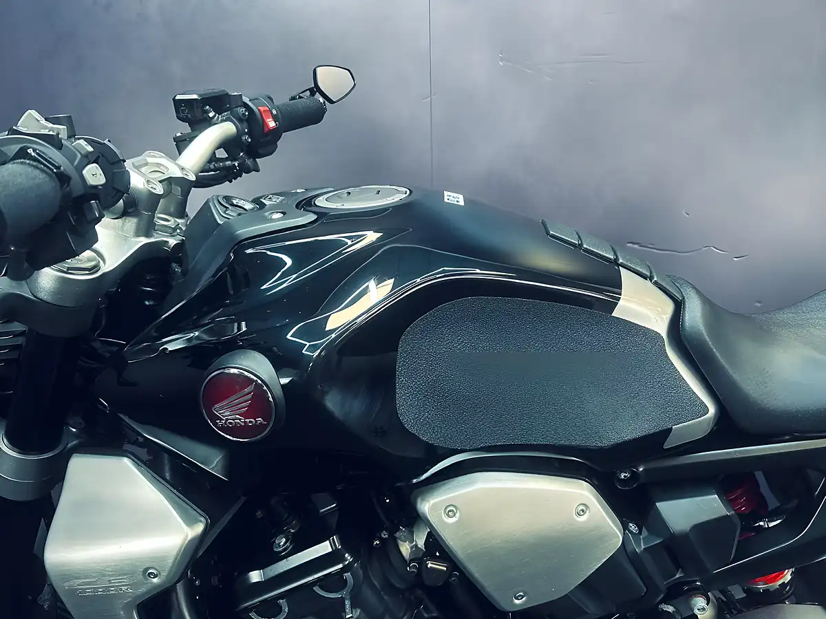 Used 2018 Honda CB1000R Plus Black - Interior and Exterior details 6