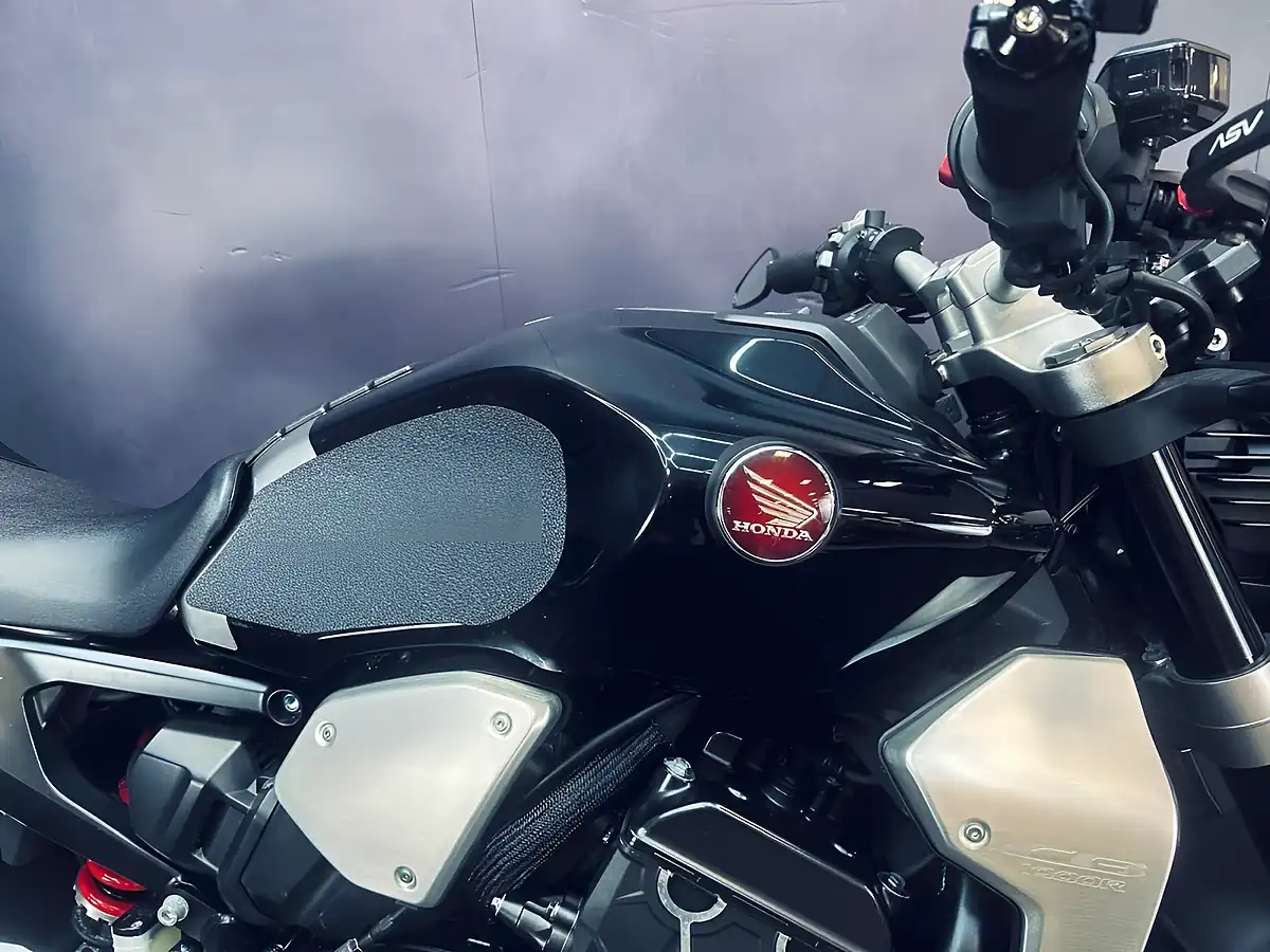 Used 2018 Honda CB1000R Plus Black - Interior and Exterior details 9