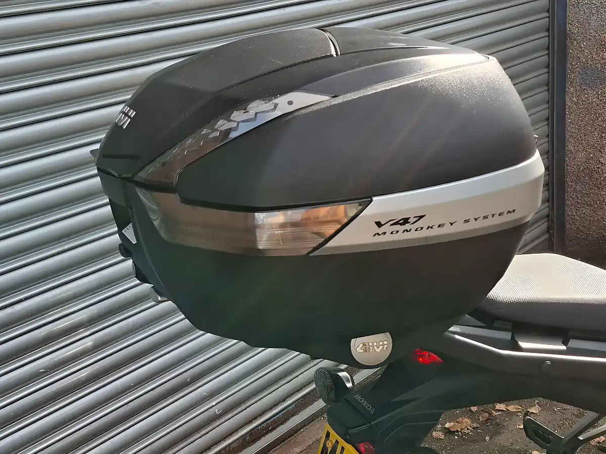 Used 2018 Honda CB500 Red - Interior and Exterior details 13