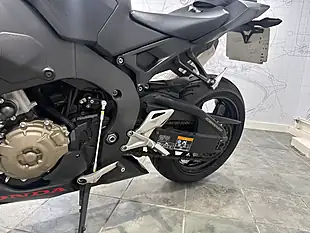 Used 2018 Honda CBR1000RR Fireblade Black - Interior and Exterior details 10