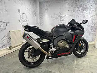 Used 2018 Honda CBR1000RR Fireblade Black - Interior and Exterior details 3