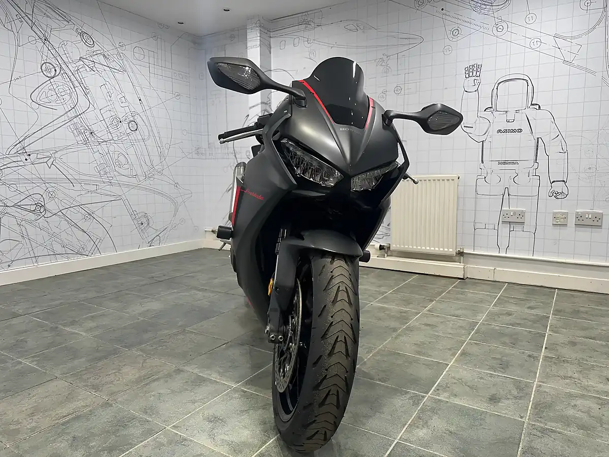 Used 2018 Honda CBR1000RR Fireblade Black - Interior and Exterior details 6