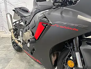 Used 2018 Honda CBR1000RR Fireblade Black - Interior and Exterior details 7