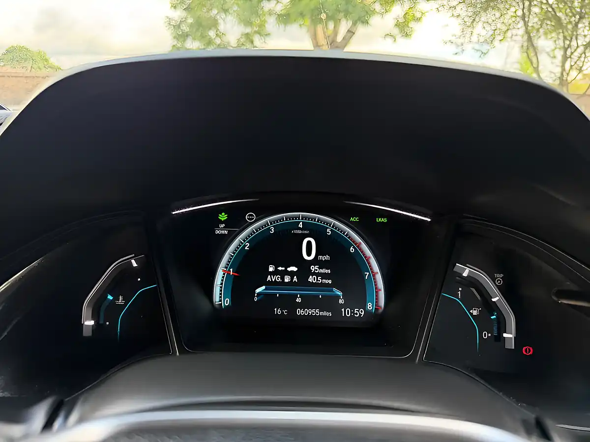 Used 2018 Honda Civic Se Red - Interior and Exterior details 13