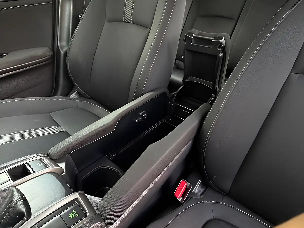 Used 2018 Honda Civic Se Red - Interior and Exterior details 14
