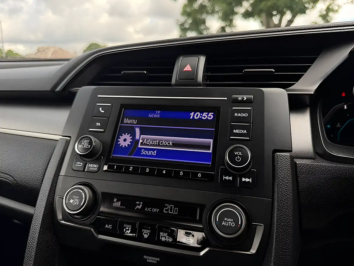 Used 2018 Honda Civic Se Red - Interior and Exterior details 16