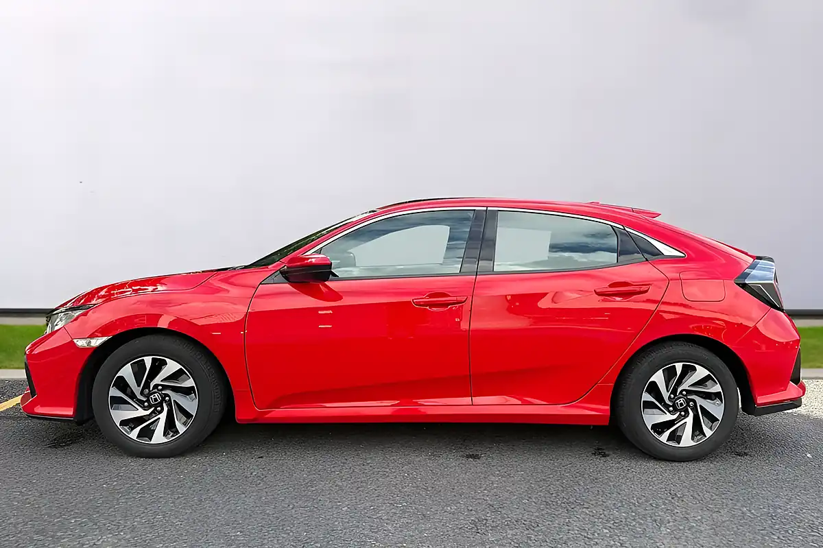 Used 2018 Honda Civic Se Red - Interior and Exterior details 4