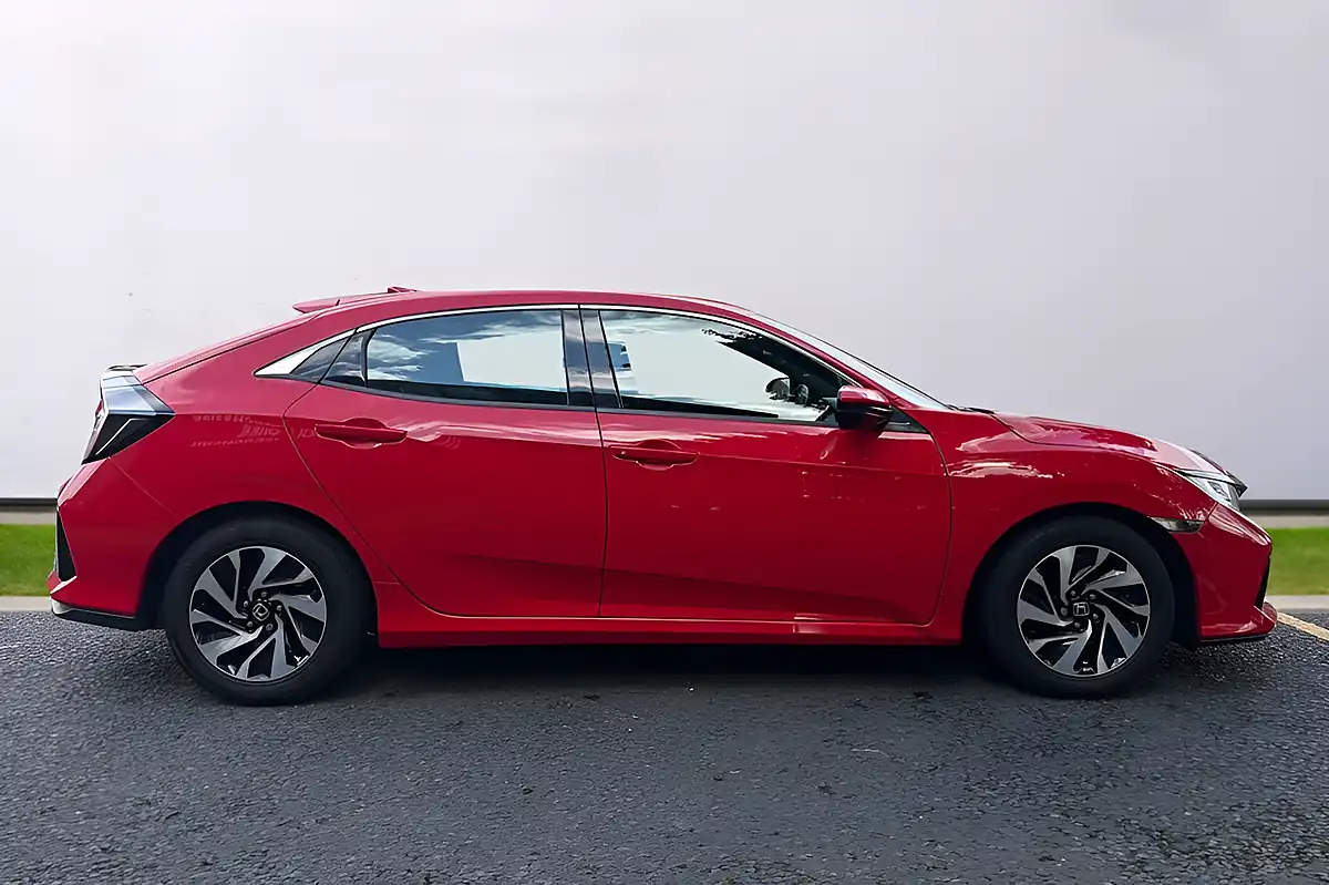 Used 2018 Honda Civic Se Red - Interior and Exterior details 8