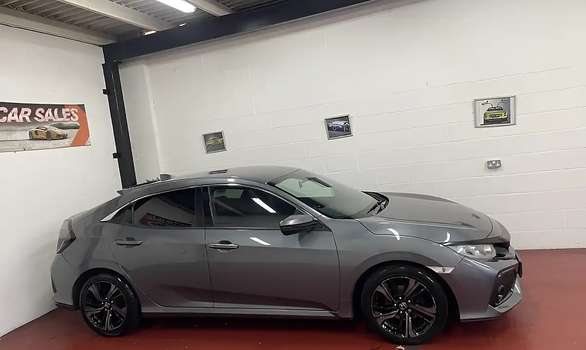 Used 2018 Honda Civic Sr Metallic Grey - Interior and Exterior details 3