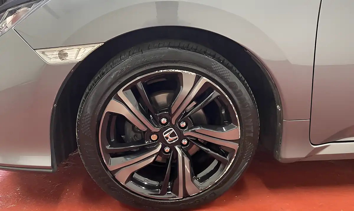Used 2018 Honda Civic Sr Metallic Grey - Interior and Exterior details 8