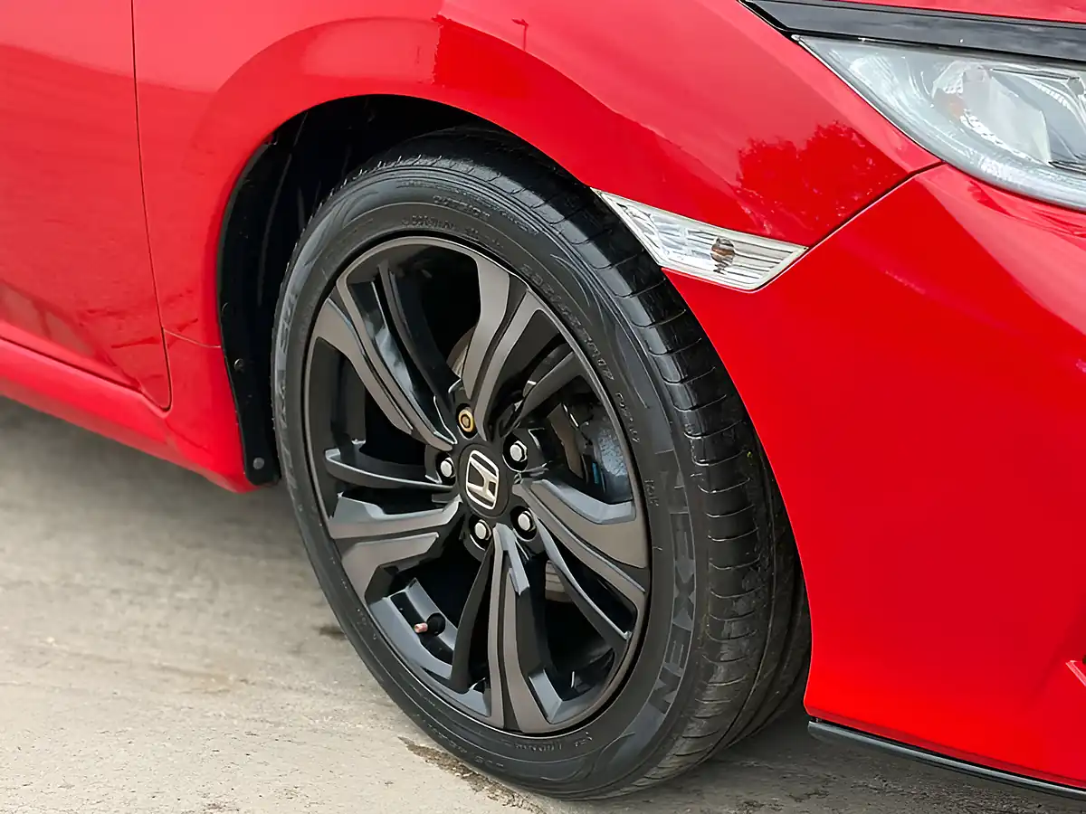 Used 2018 Honda Civic Sr Rallye Red - Interior and Exterior details 5