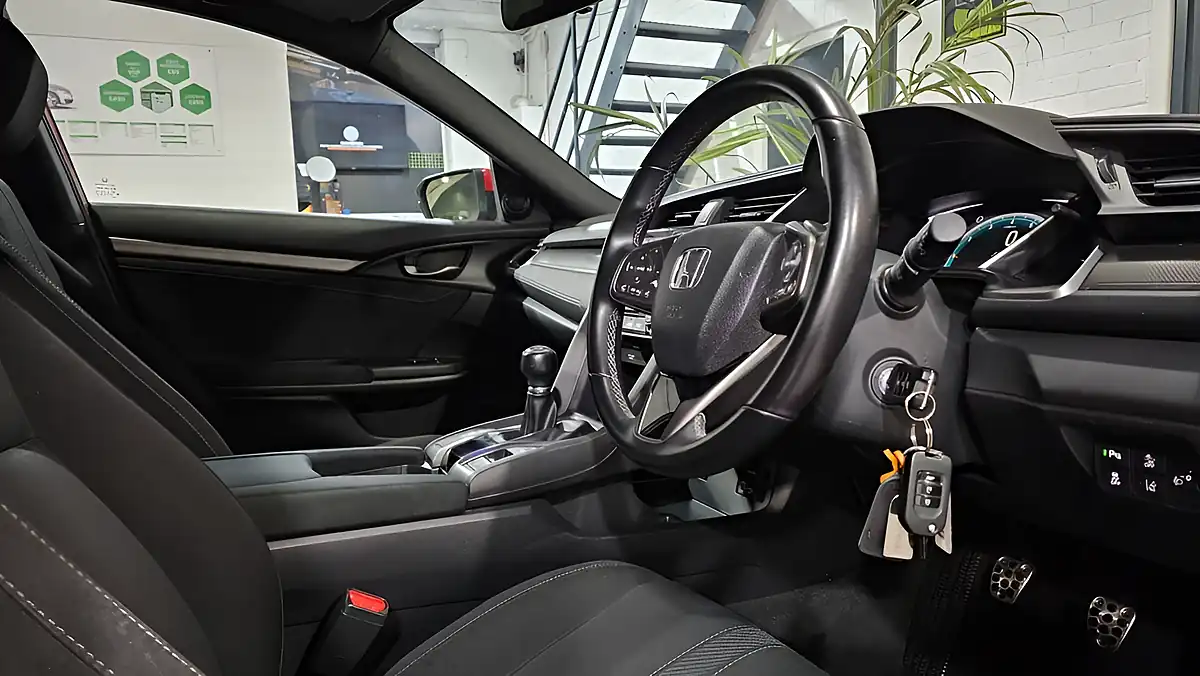 Used 2018 Honda Civic Sr Red - Interior and Exterior details 15