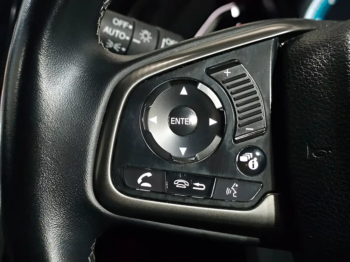 Used 2018 Honda Civic Sr Red - Interior and Exterior details 16